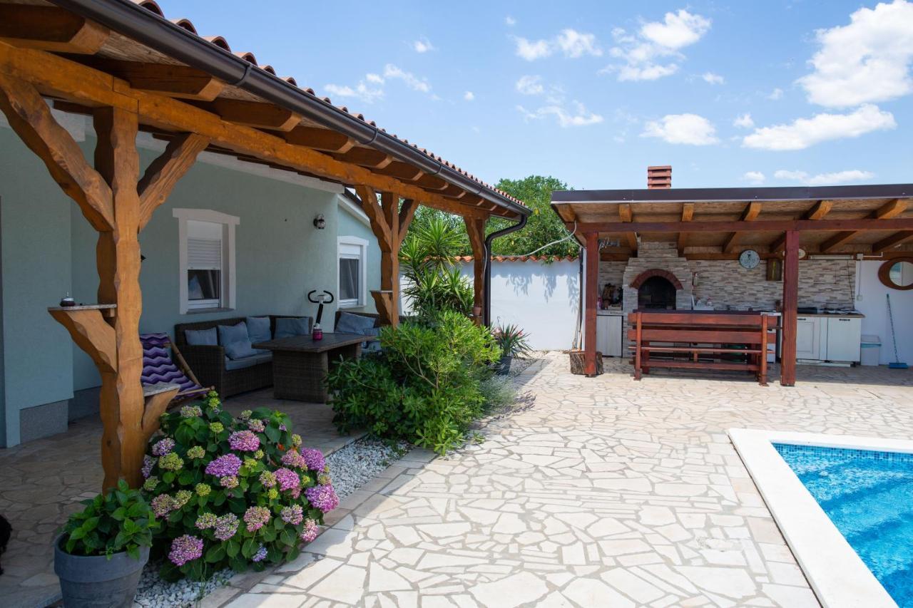 Holiday Home Petrovic Medulin Buitenkant foto
